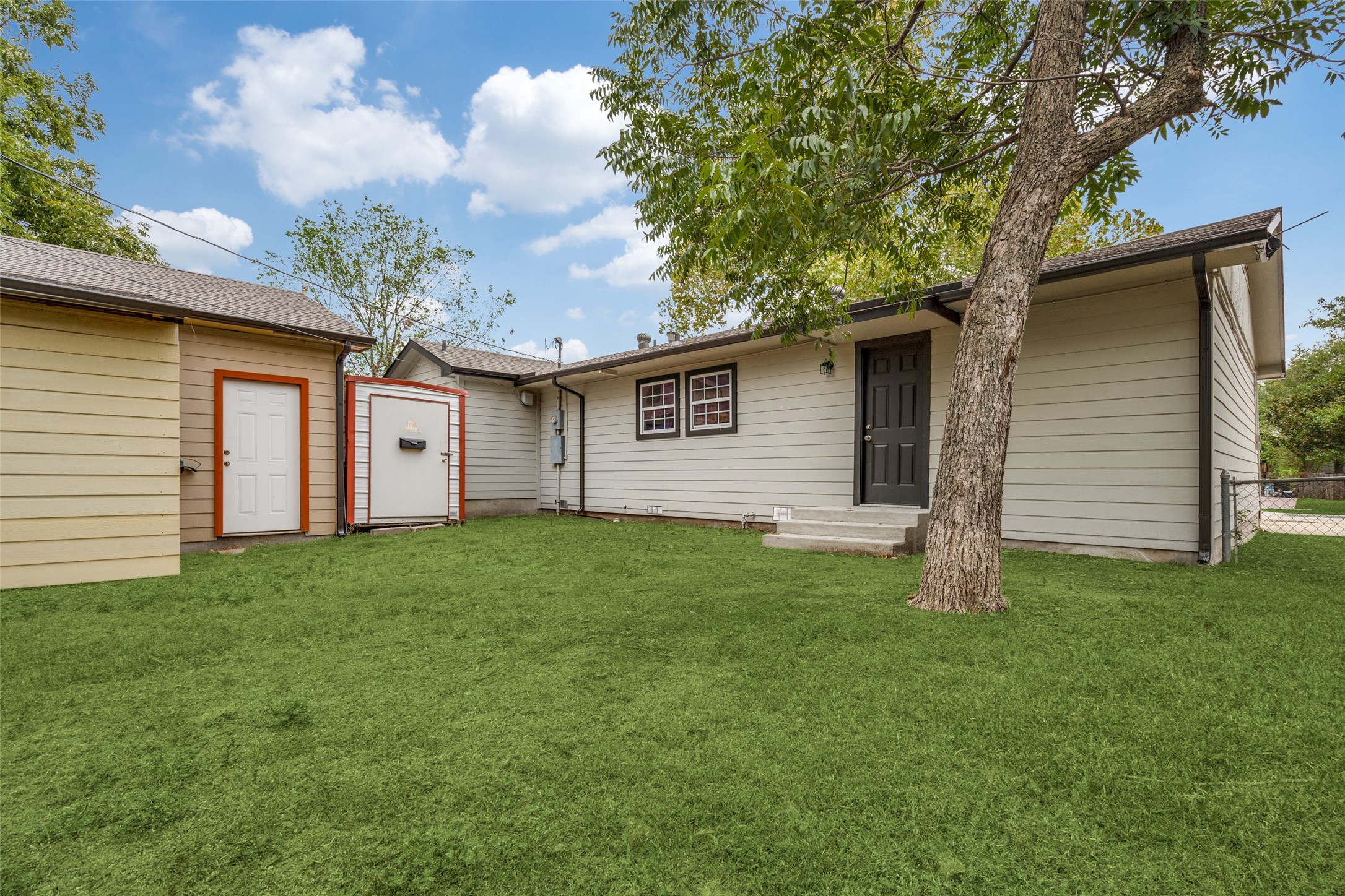 213 E Ridgewood