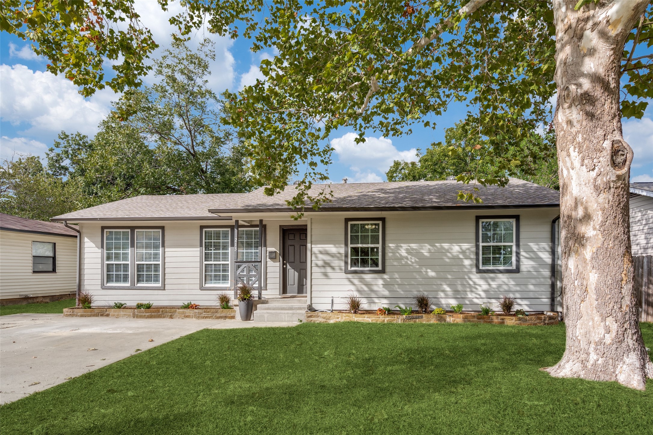 213 E Ridgewood