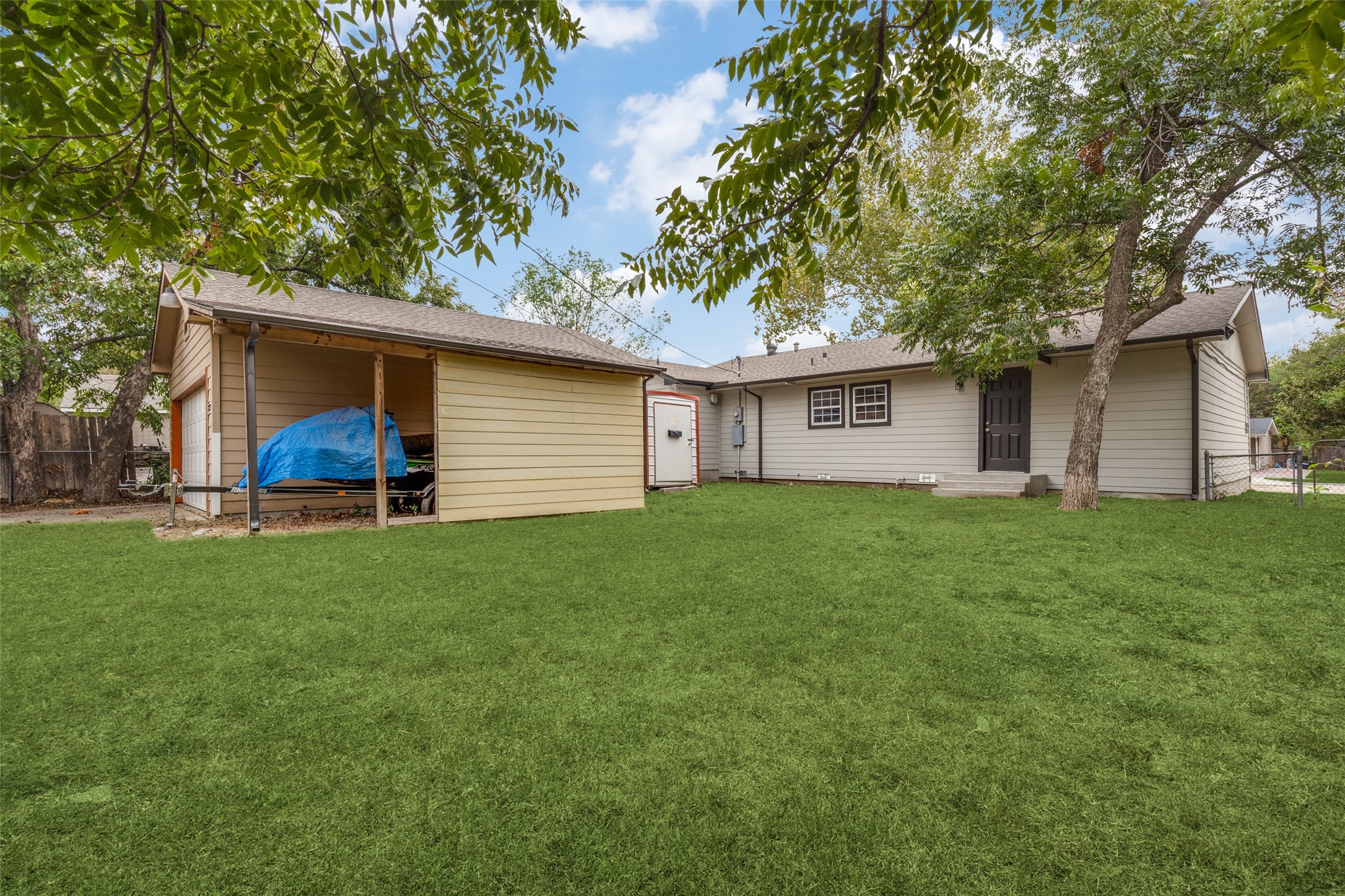 213 E Ridgewood