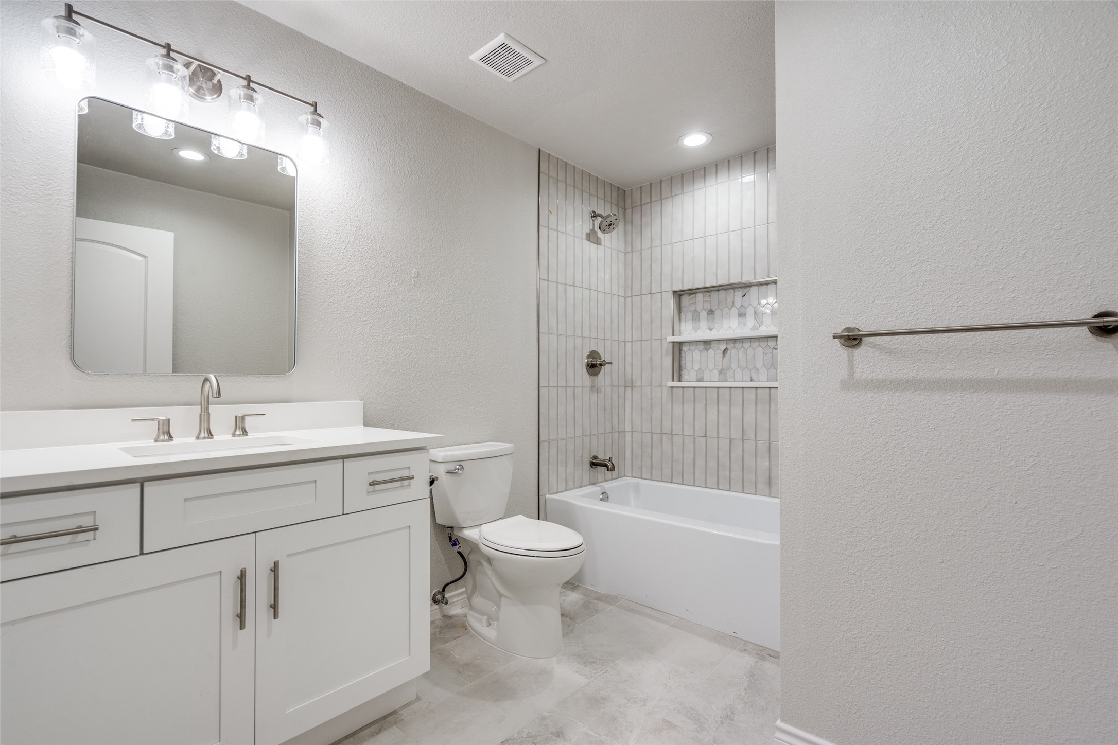 213 E Ridgewood