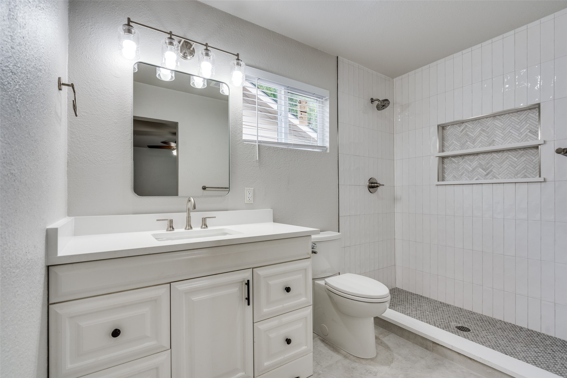 213 E Ridgewood