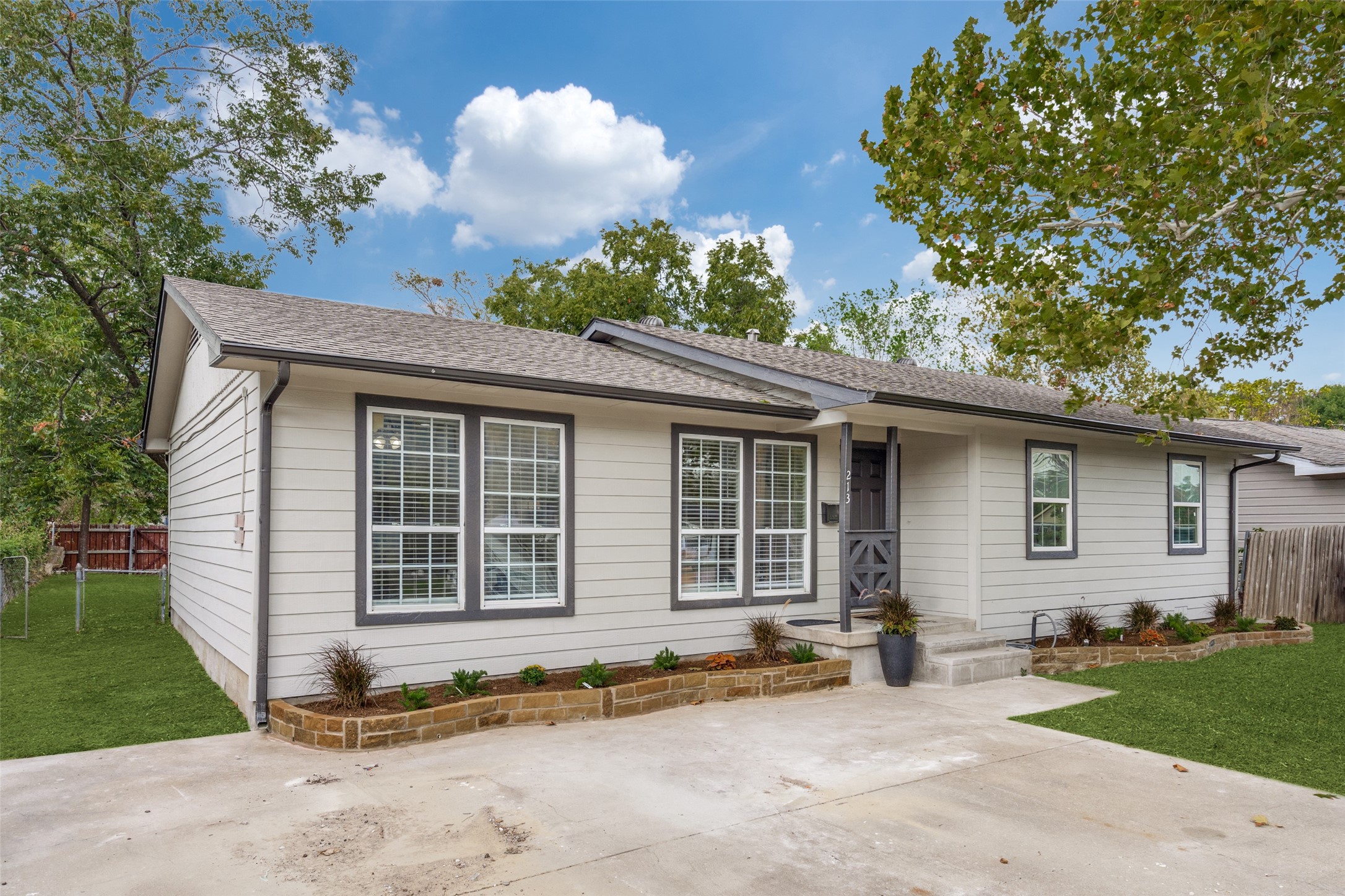 213 E Ridgewood