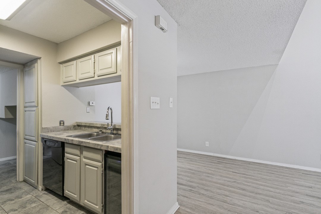 18240 Midway Road 905