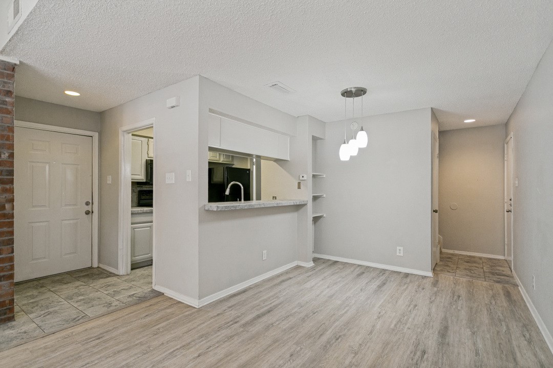 18240 Midway Road 905
