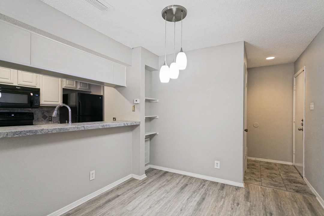 18240 Midway Road 905