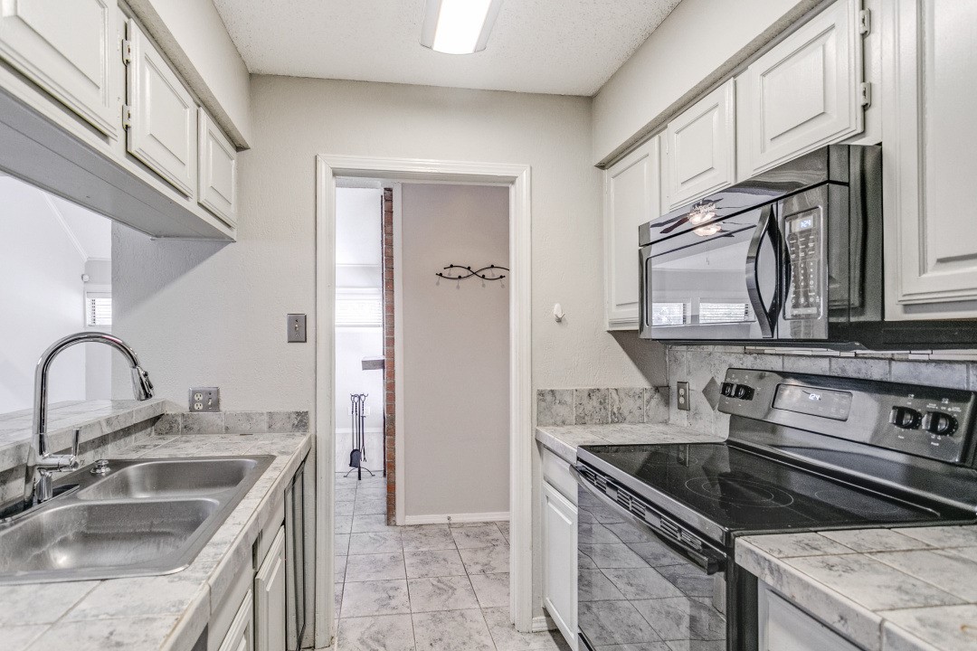 18240 Midway Road 905