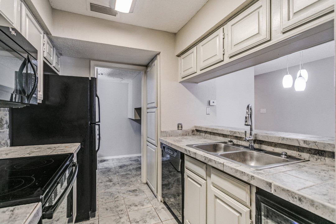 18240 Midway Road 905