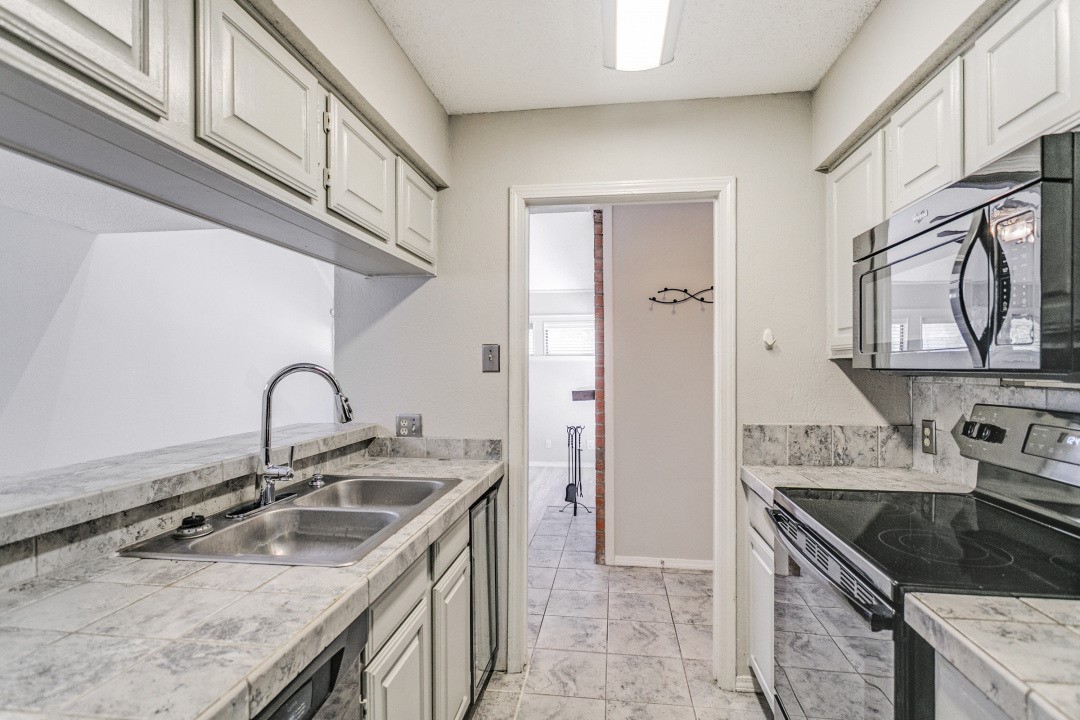 18240 Midway Road 905