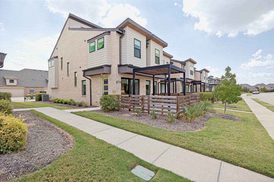 3771 Pine Leaf Lane