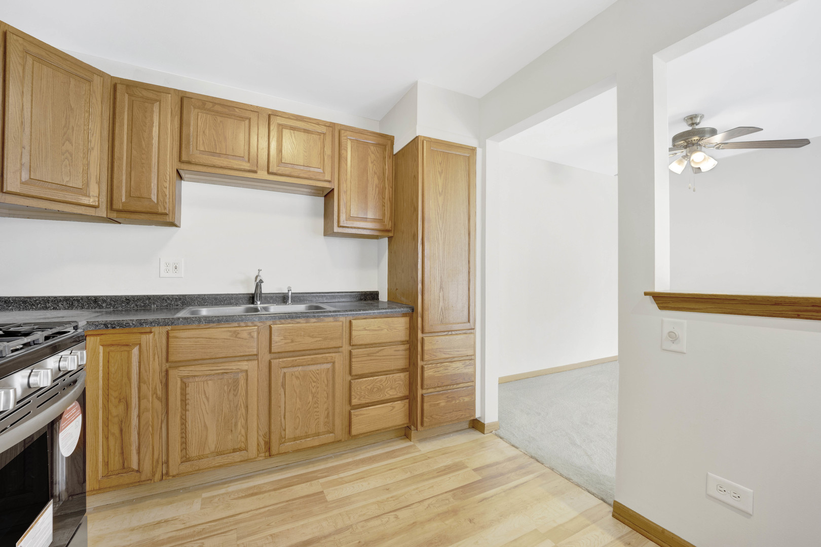 9S220 LAKE Drive Unit: 16-201
