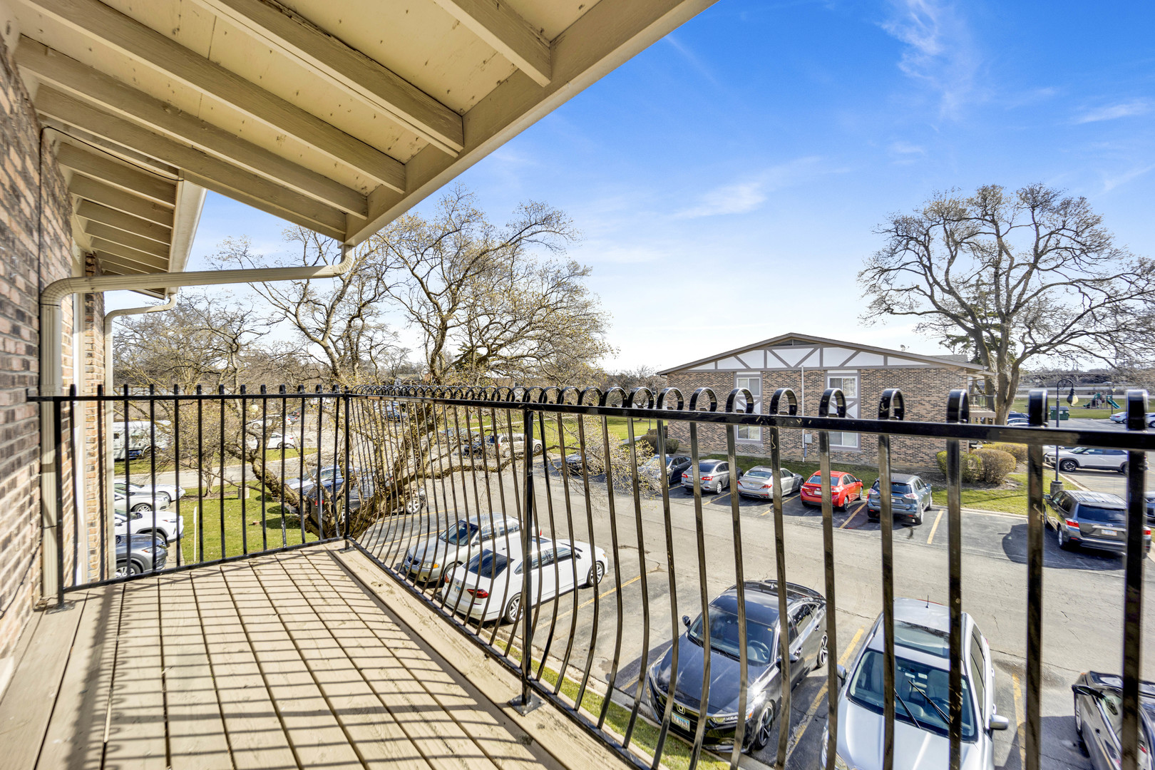 9S220 LAKE Drive Unit: 16-201