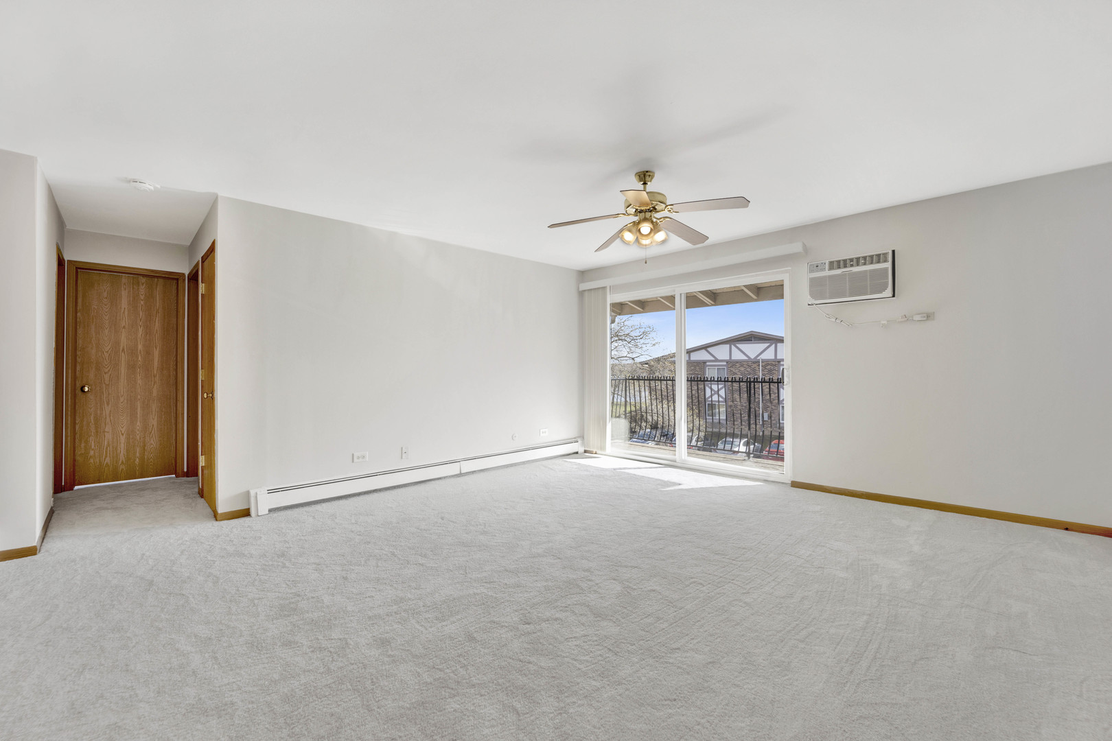 9S220 LAKE Drive Unit: 16-201