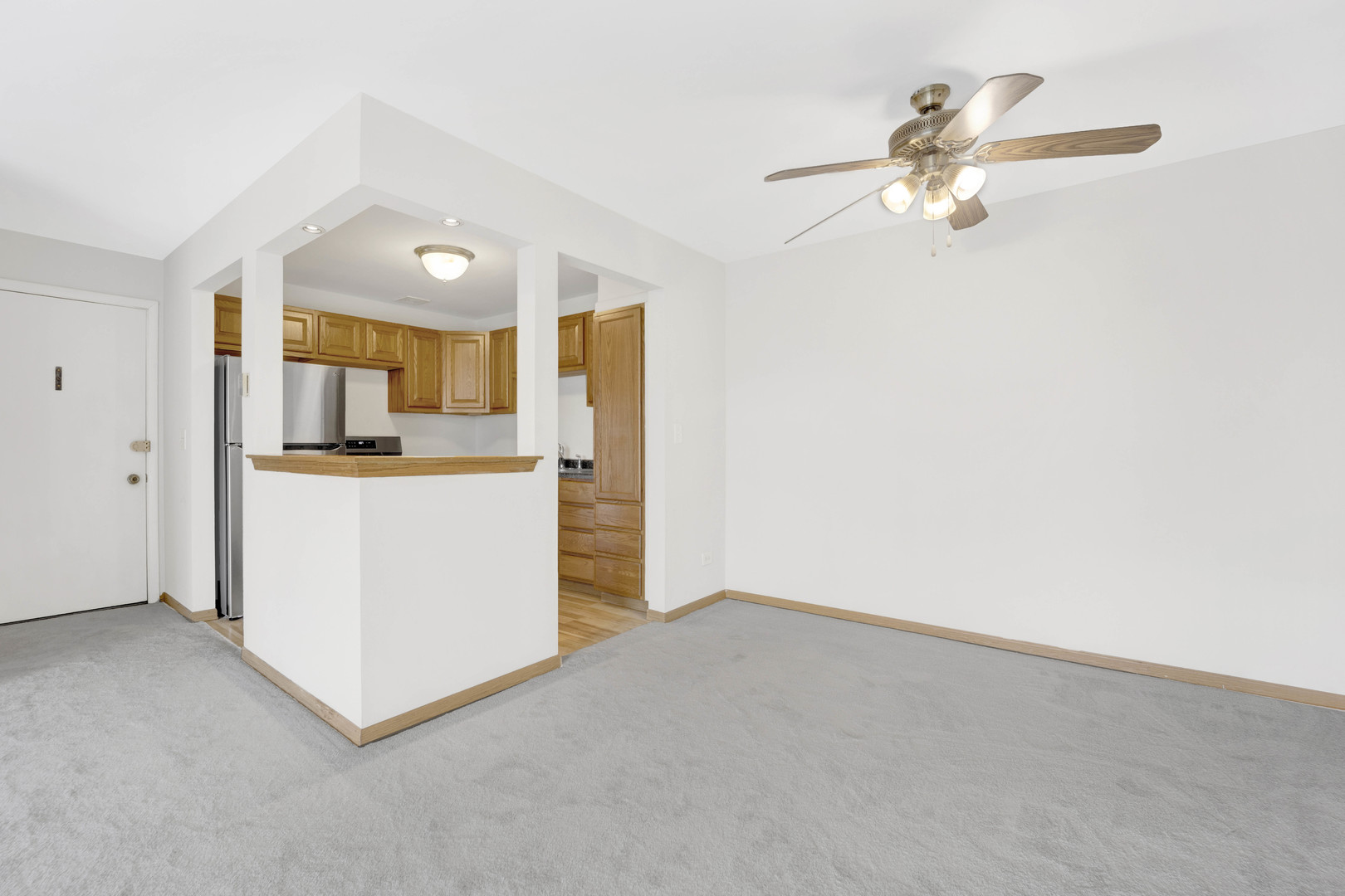 9S220 LAKE Drive Unit: 16-201