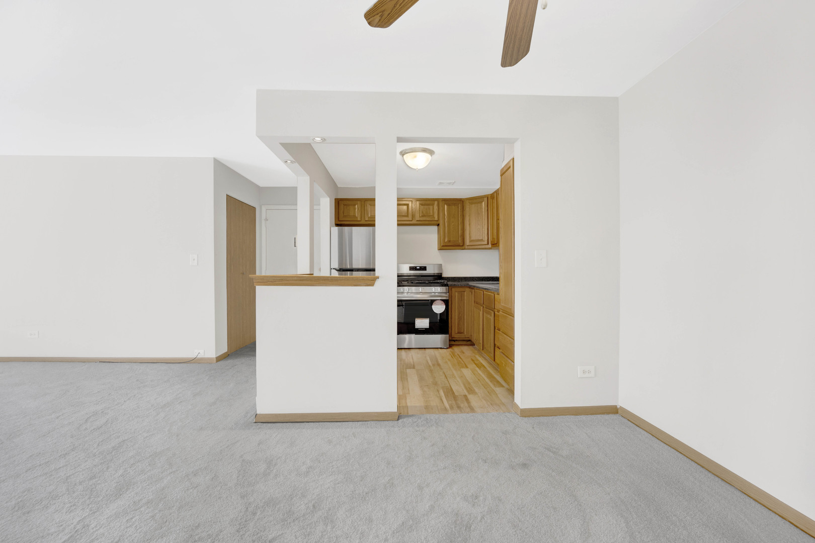 9S220 LAKE Drive Unit: 16-201