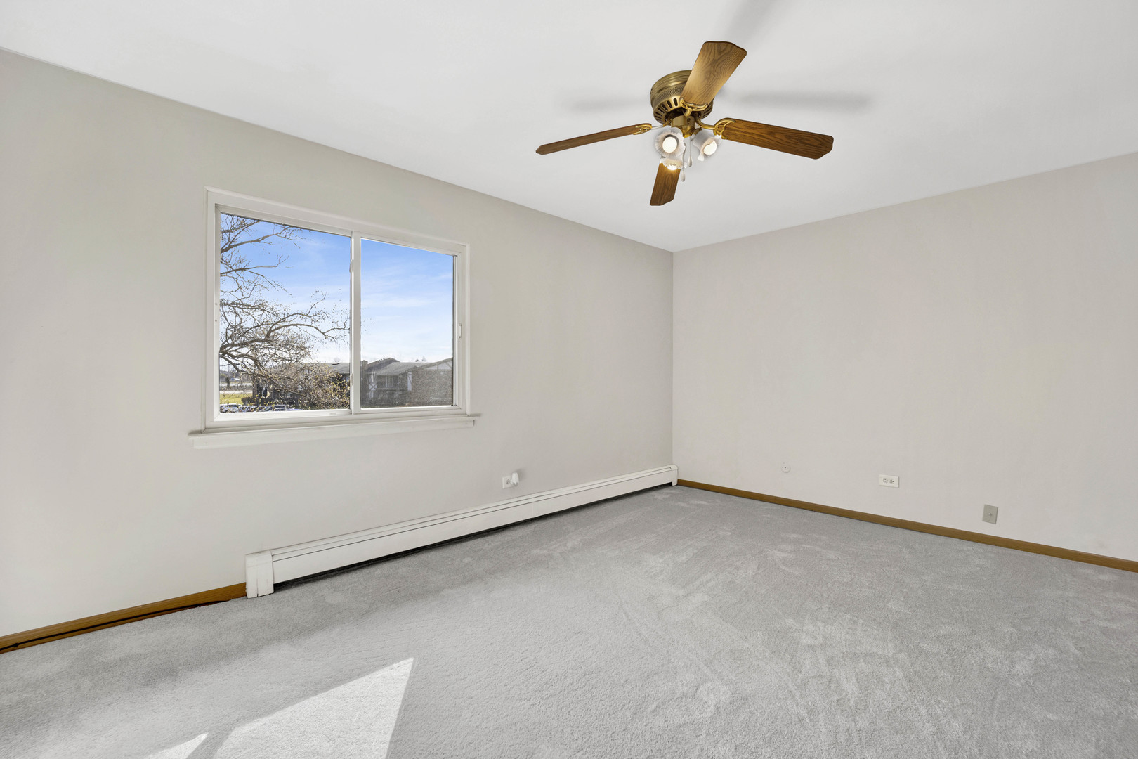 9S220 LAKE Drive Unit: 16-201