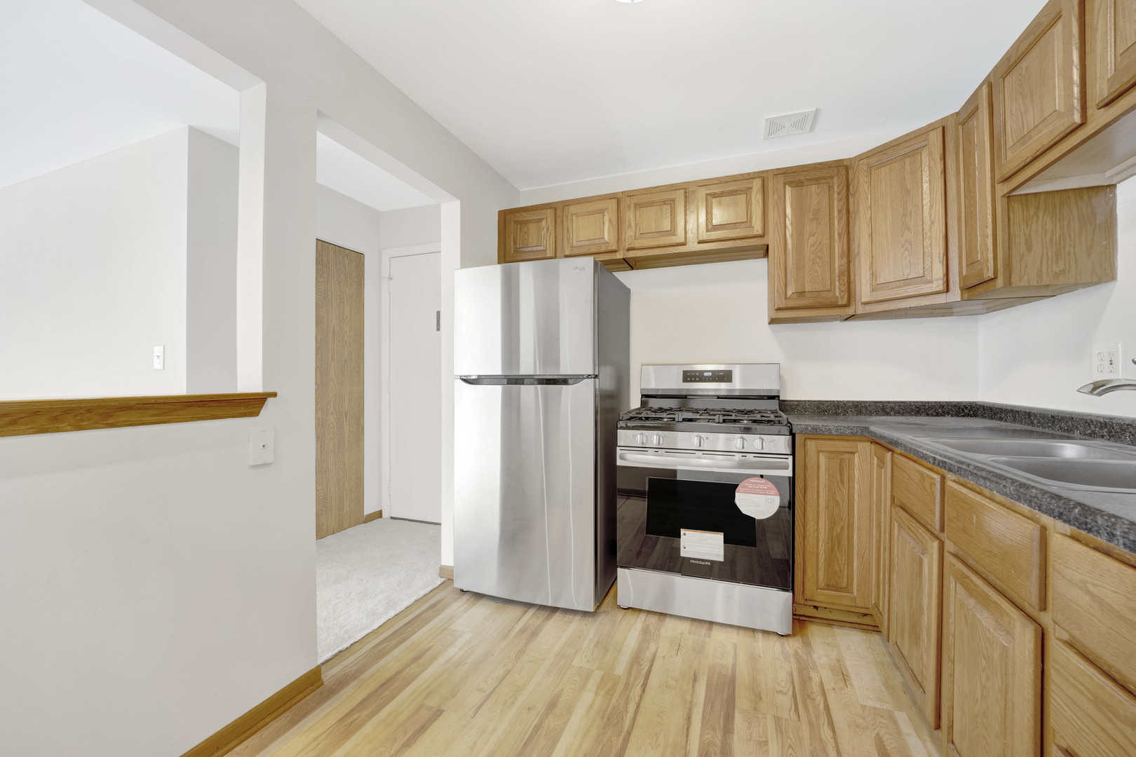 9S220 LAKE Drive Unit: 16-201