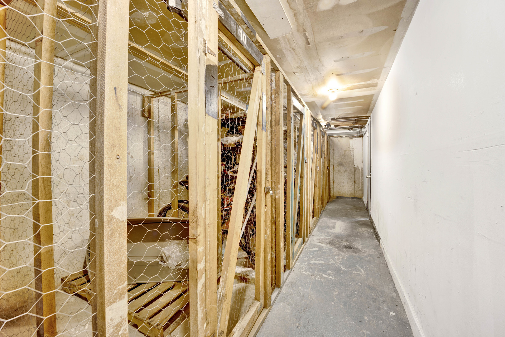 9S220 LAKE Drive Unit: 16-201