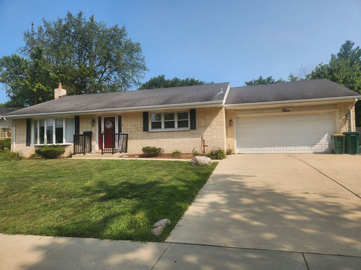 3 W Eureka Drive
