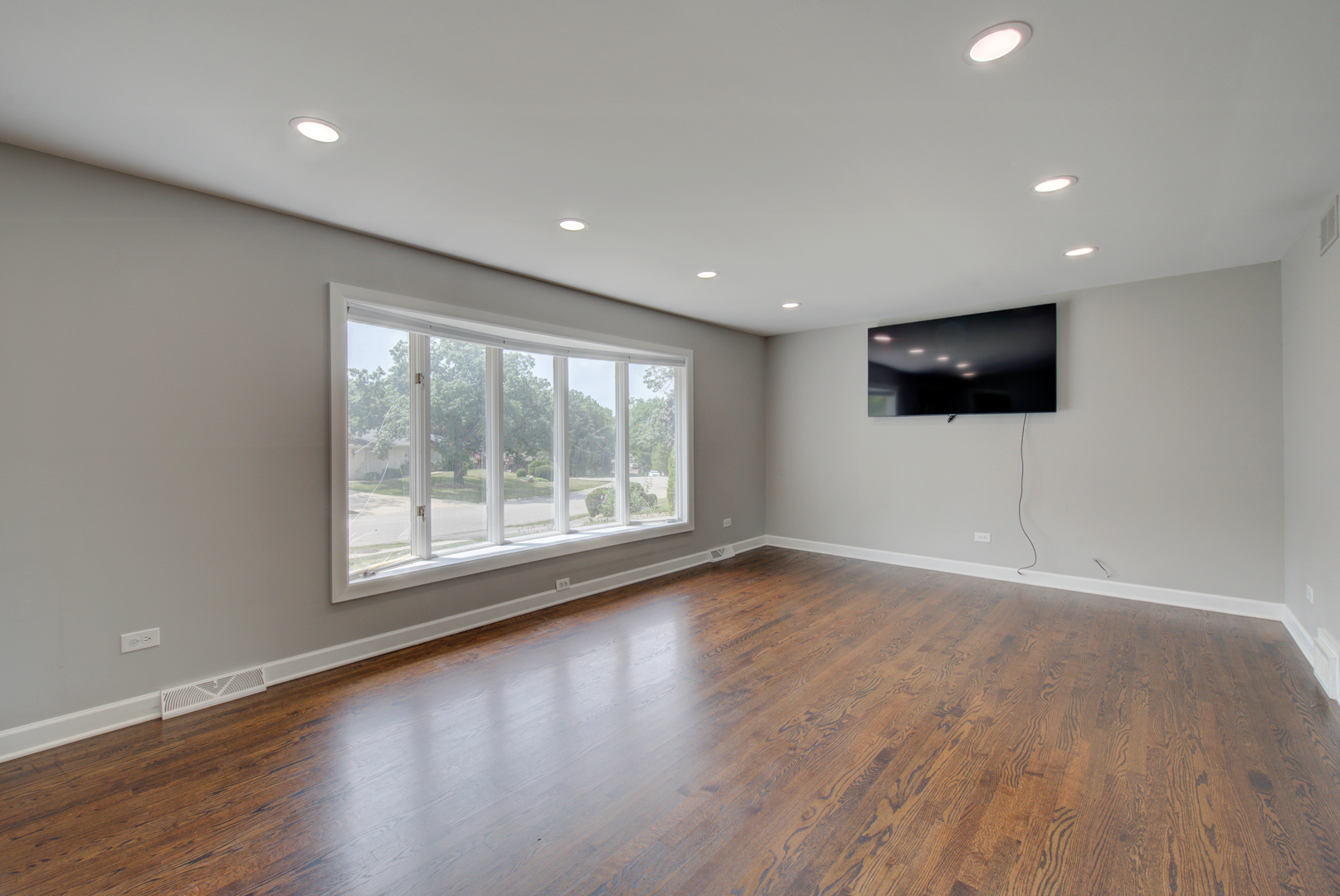 3 W Eureka Drive