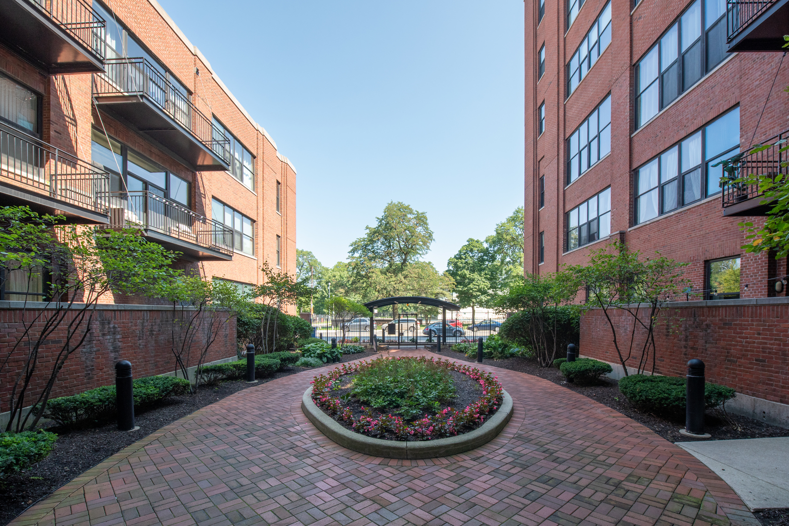 2323 W Pershing Road Unit: 412