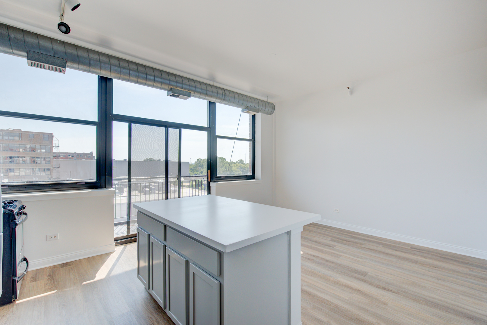2323 W Pershing Road Unit: 412