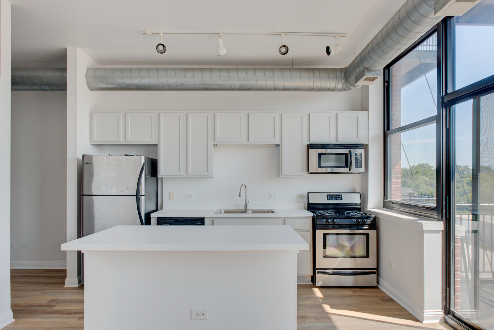 2323 W Pershing Road Unit: 412