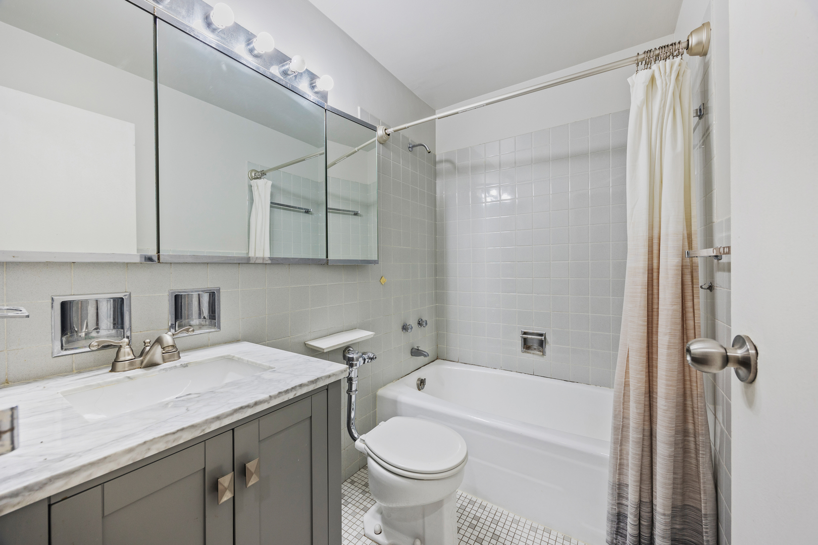 3550 N Lake Shore Drive Unit: 2623
