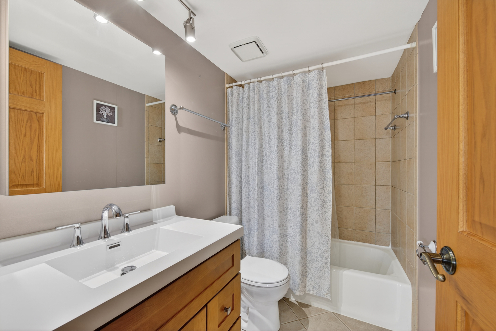 6056 S Keating Avenue Unit: 2E