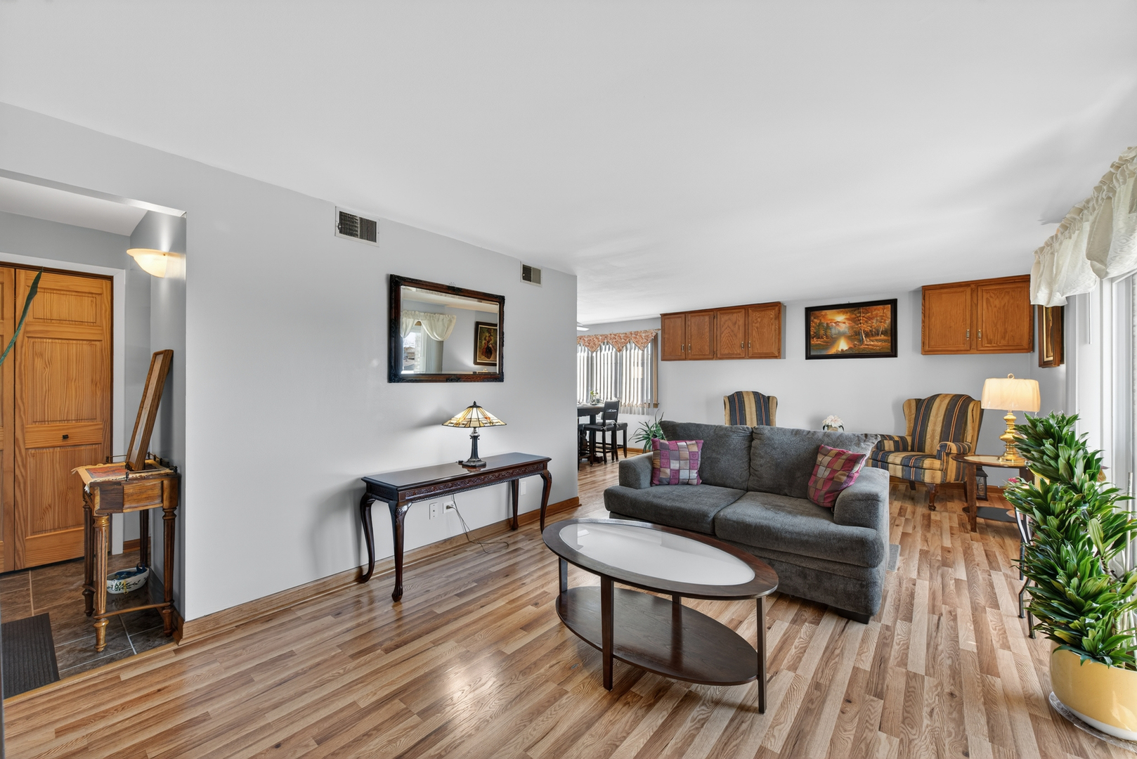 6056 S Keating Avenue Unit: 2E