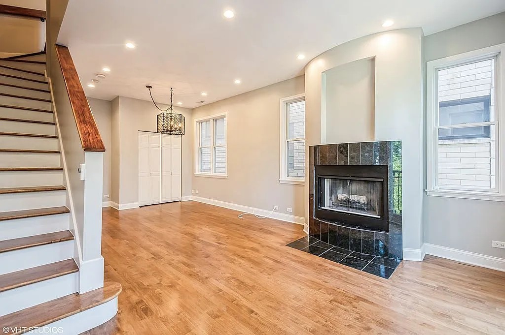 1947 N Wilmot Avenue Unit: 2