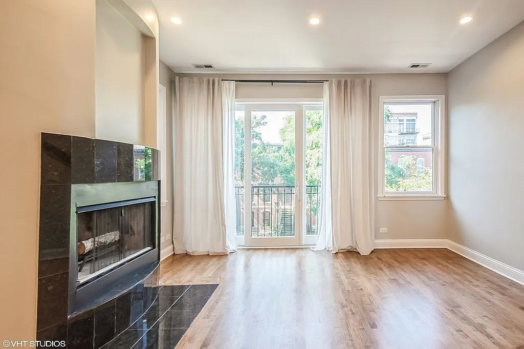 1947 N Wilmot Avenue Unit: 2