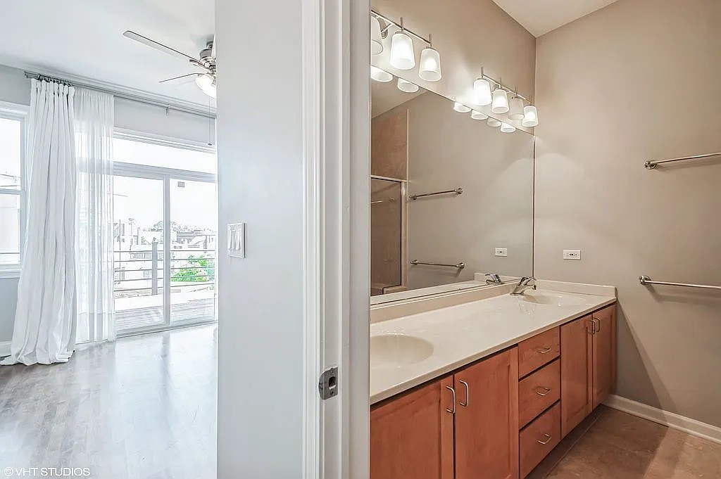 1947 N Wilmot Avenue Unit: 2