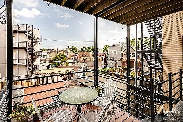 1947 N Wilmot Avenue Unit: 2