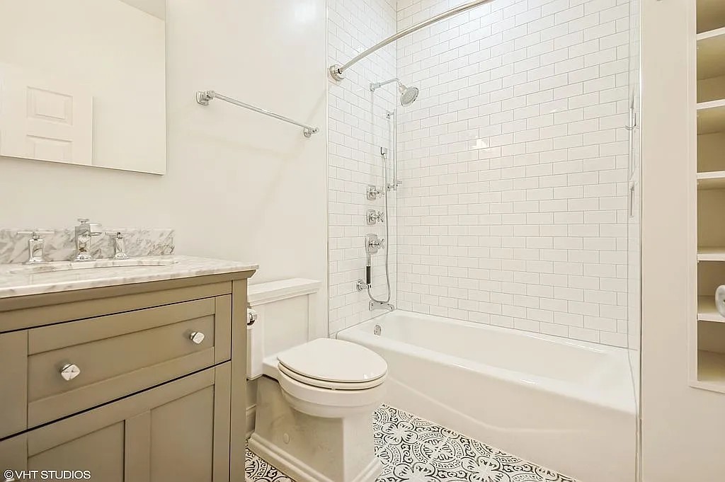 1947 N Wilmot Avenue Unit: 2