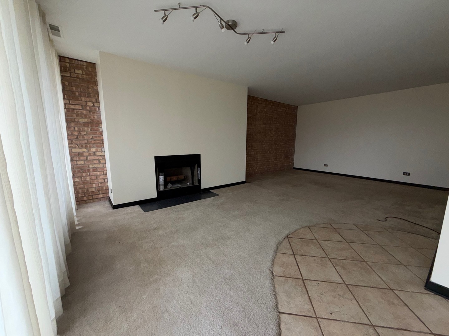 6010 Oakwood Drive Unit: 5E