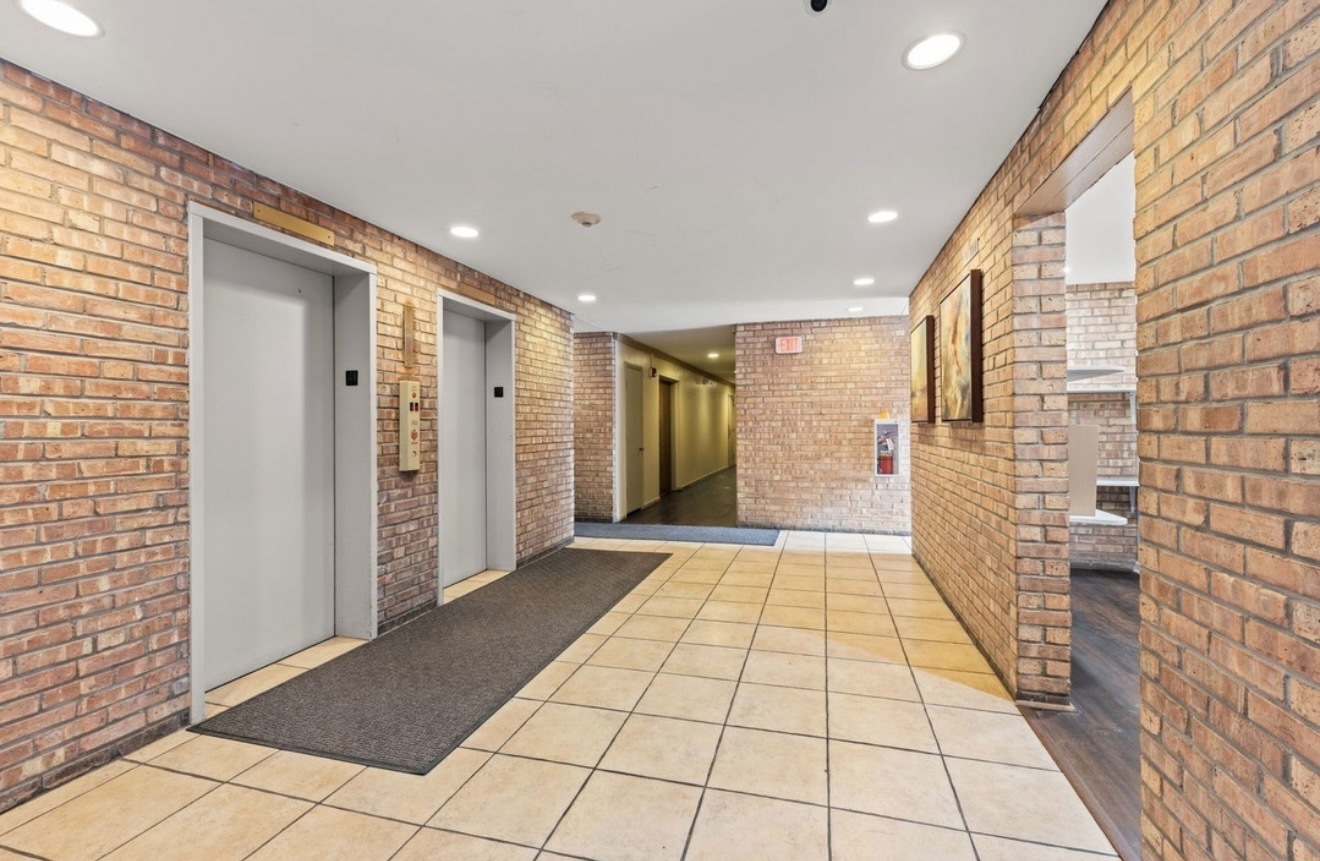 6010 Oakwood Drive Unit: 5E