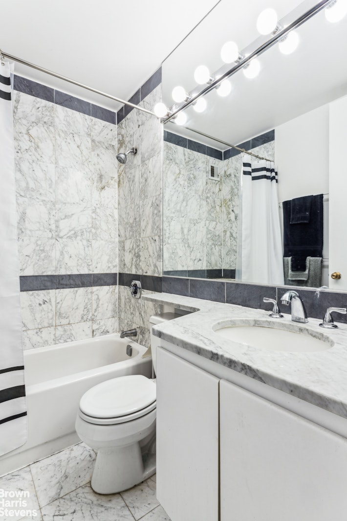 500 W 43RD Street 8H
