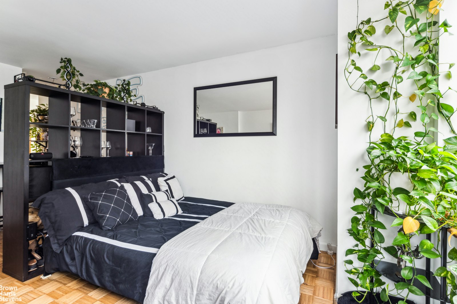 500 W 43RD Street 8H