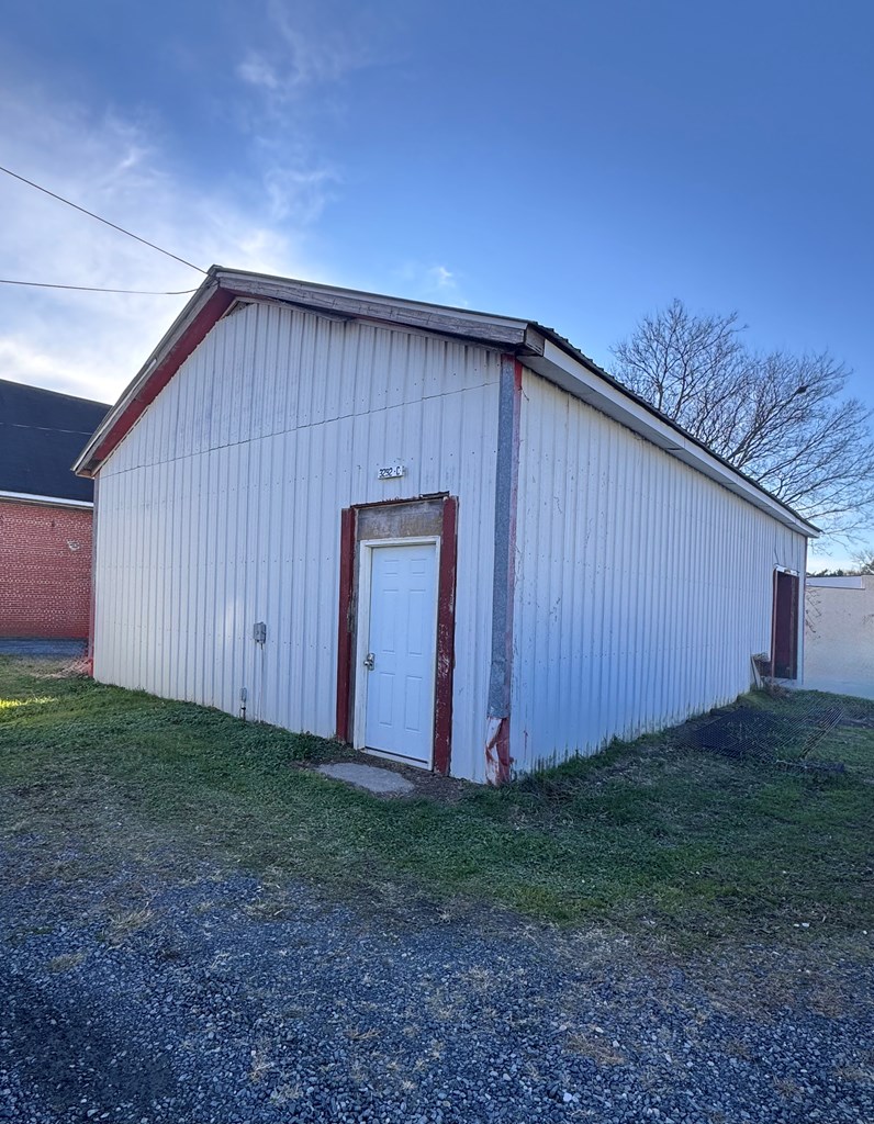 3292 Main St