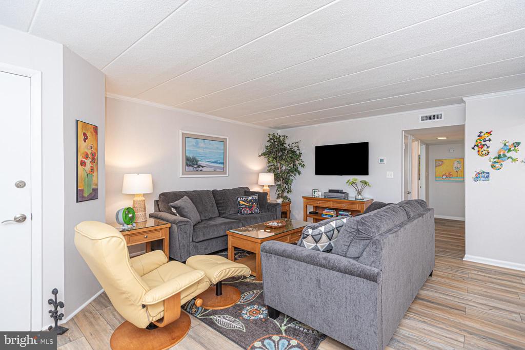 9 47TH STREET 207