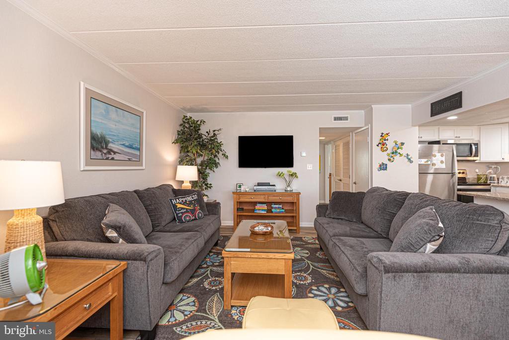 9 47TH STREET 207