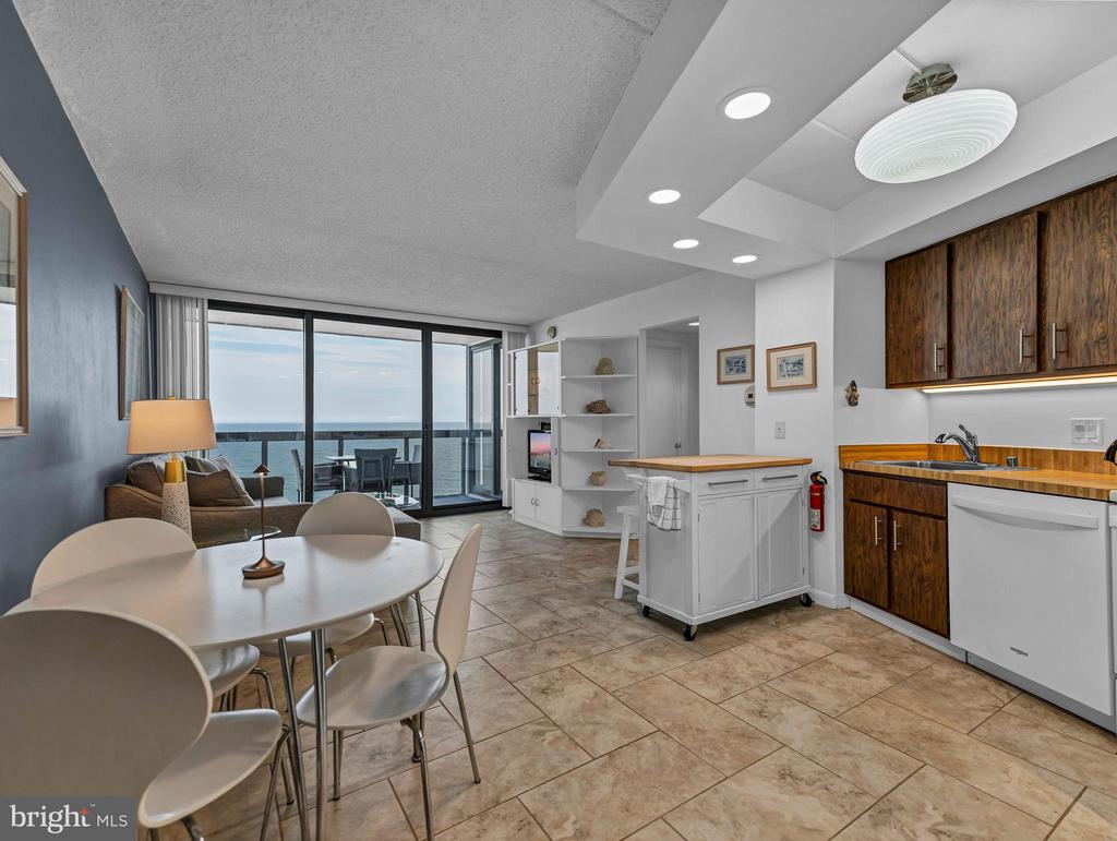 10900 COASTAL HIGHWAY 915