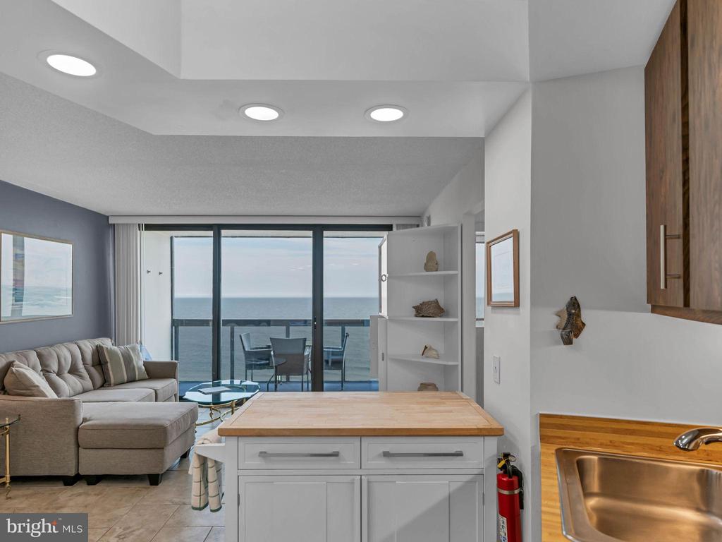 10900 COASTAL HIGHWAY 915