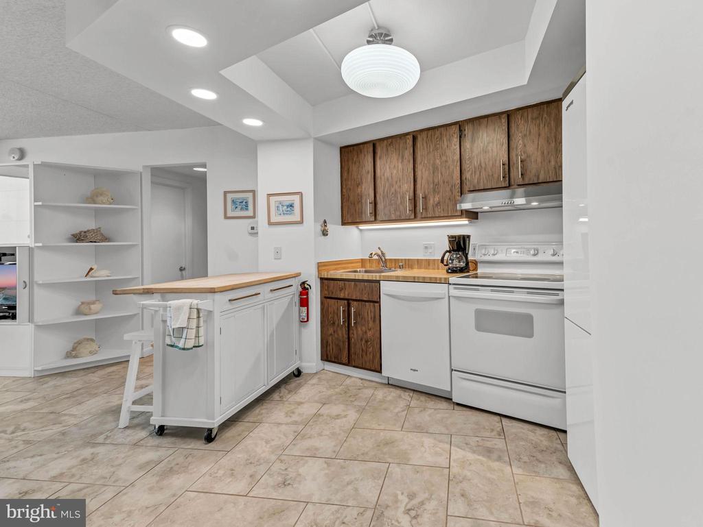 10900 COASTAL HIGHWAY 915