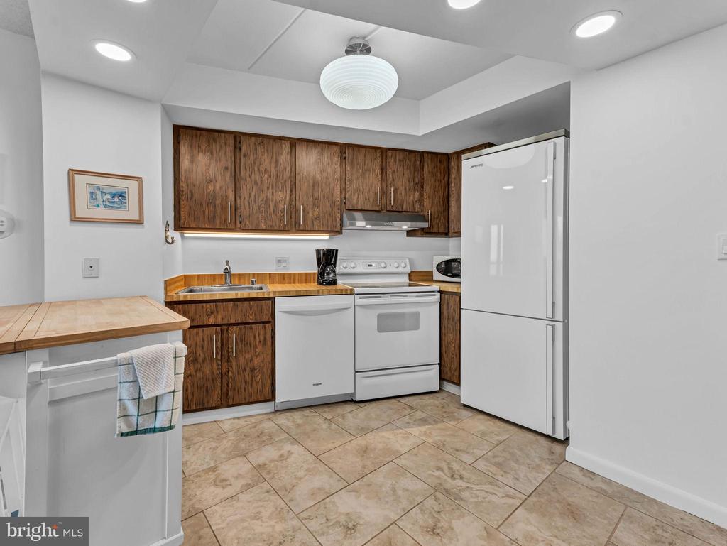 10900 COASTAL HIGHWAY 915