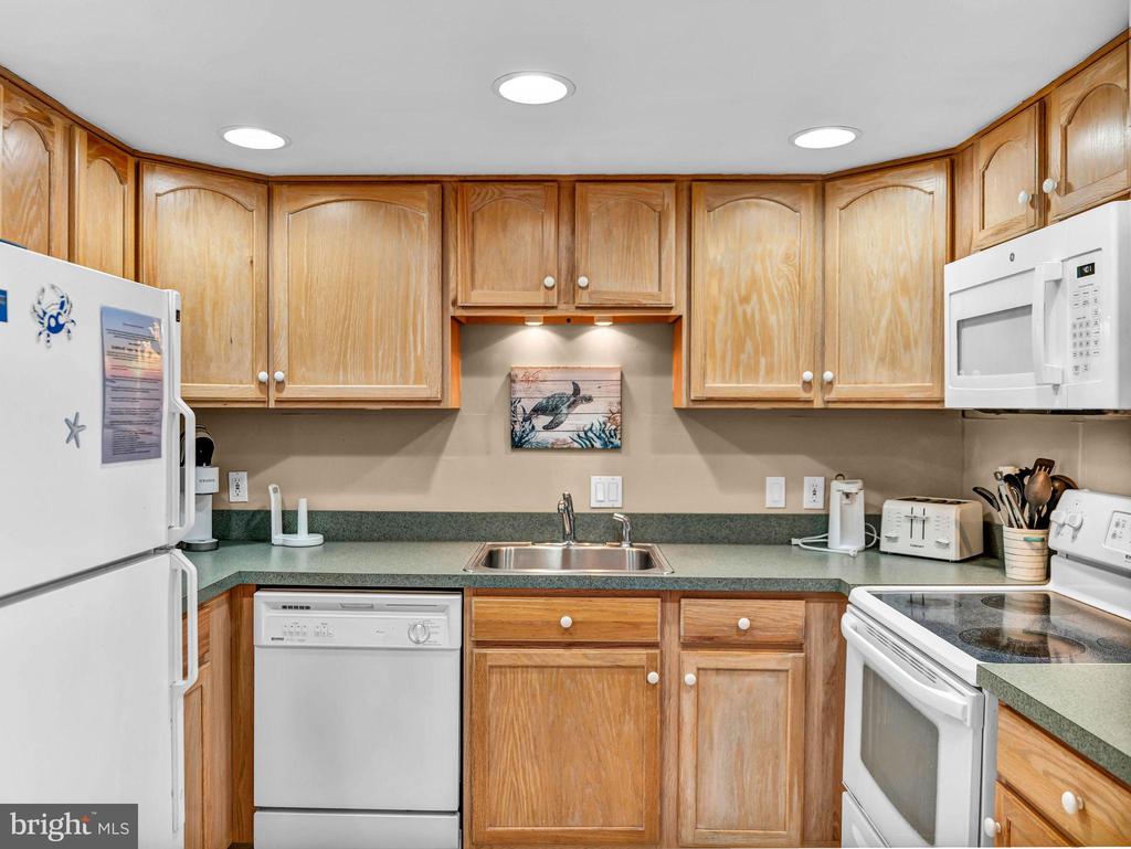10900 COASTAL HIGHWAY 1702