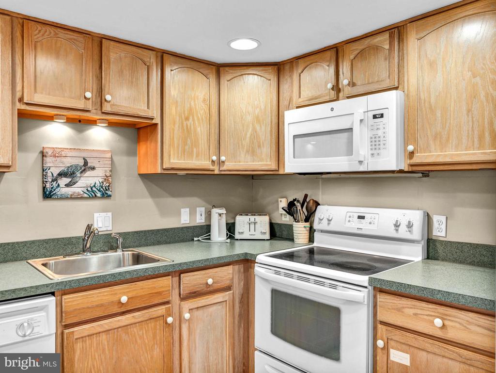 10900 COASTAL HIGHWAY 1702