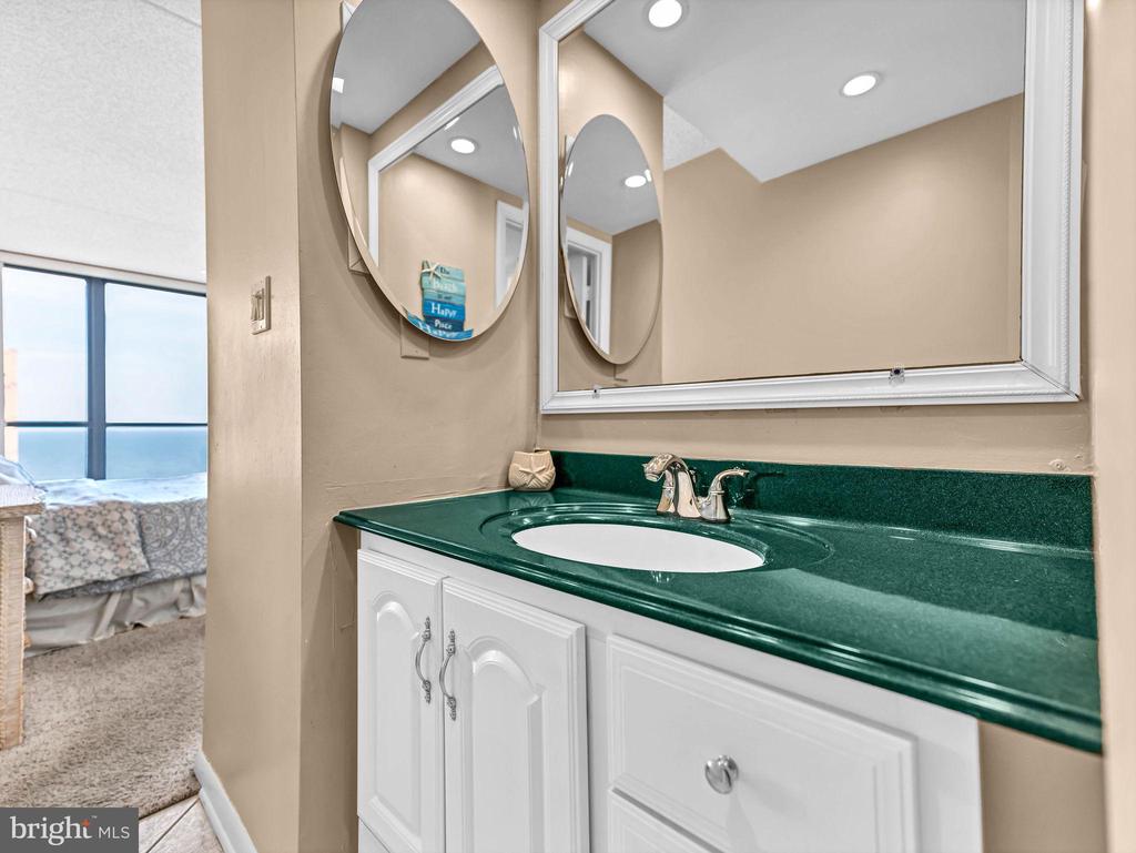 10900 COASTAL HIGHWAY 1702
