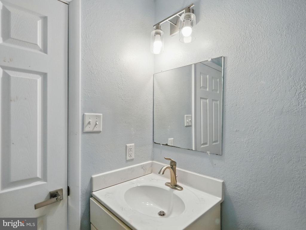 152 JAMESTOWN ROAD 10101