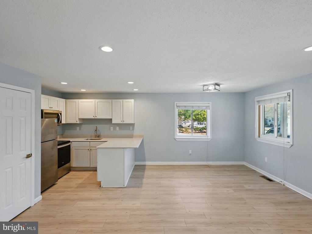 152 JAMESTOWN ROAD 10101